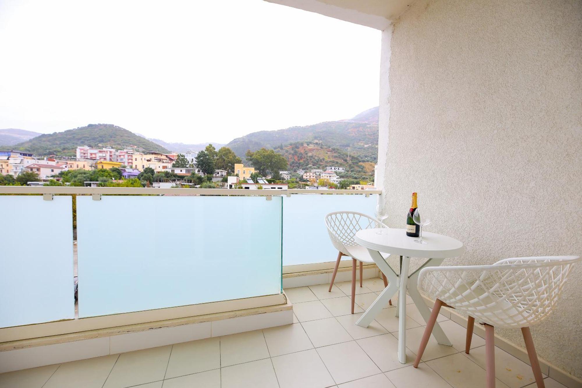 Jimi Apartments Vlorë Екстериор снимка